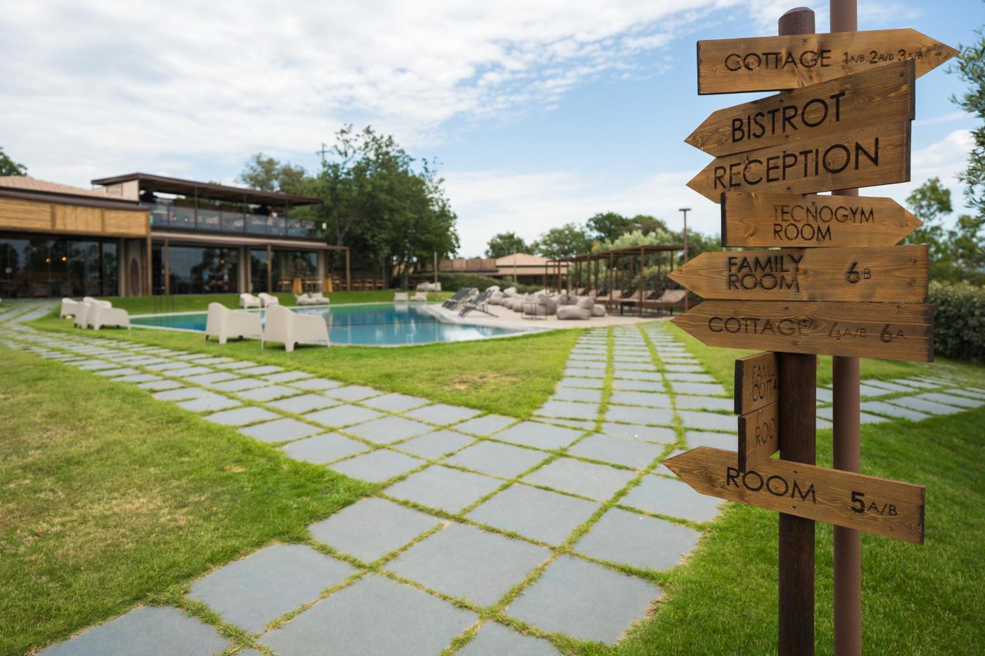 Hang Loose Cottage Hotel & Resort 4 Stelle Gizzeria Calabria Exterior photo